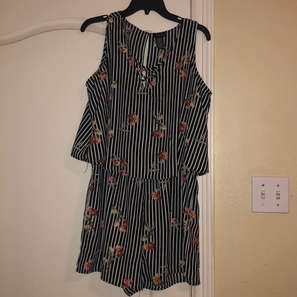 NWT romper size L - Picture 1 of 6